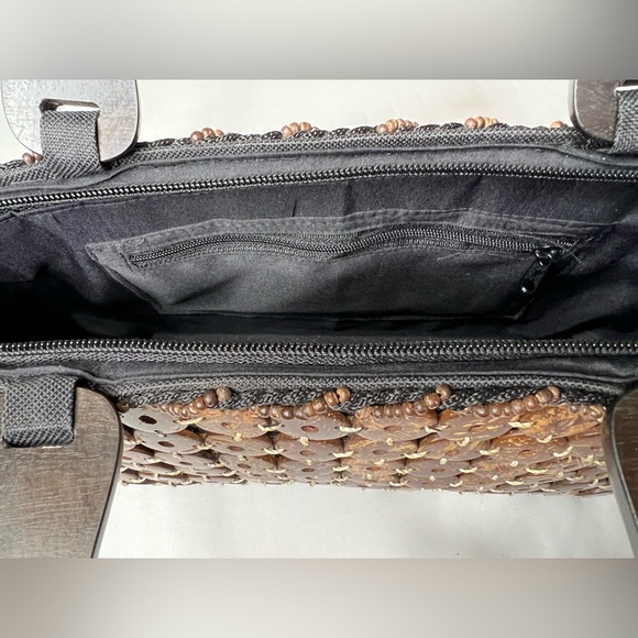 Handmade Coconut shell bag - Picture 7 of 9